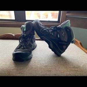 Salomon Womens Hiking Boots, Worn only once, in GREAT CONDITION